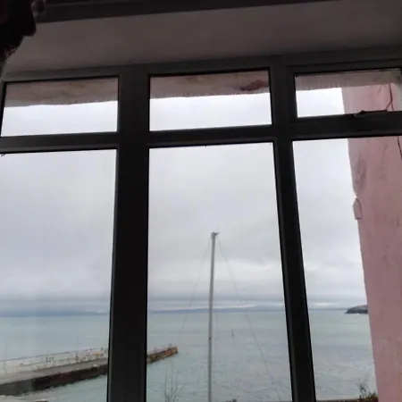 롯지 The Boathouse 번드런